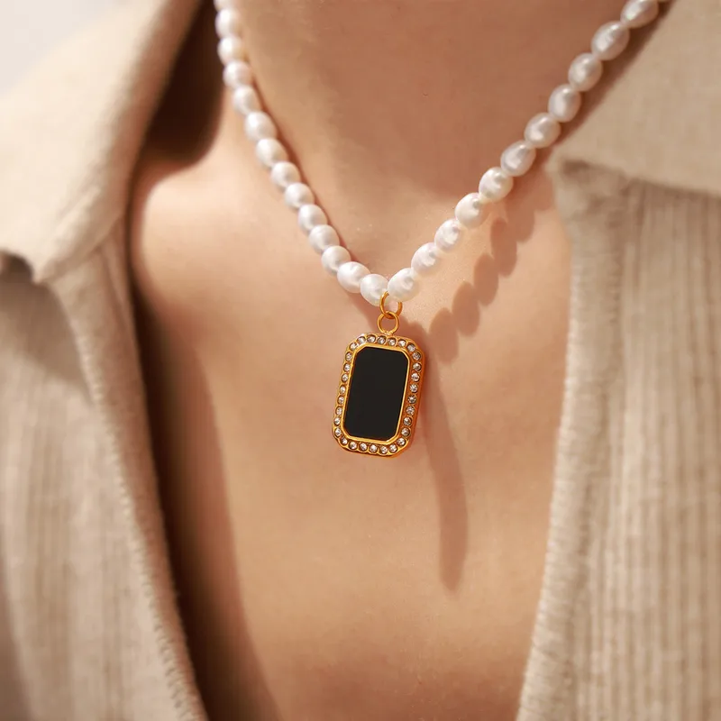 Elegant Gold-Plated Pendant Necklace With Faux Pearl Beads